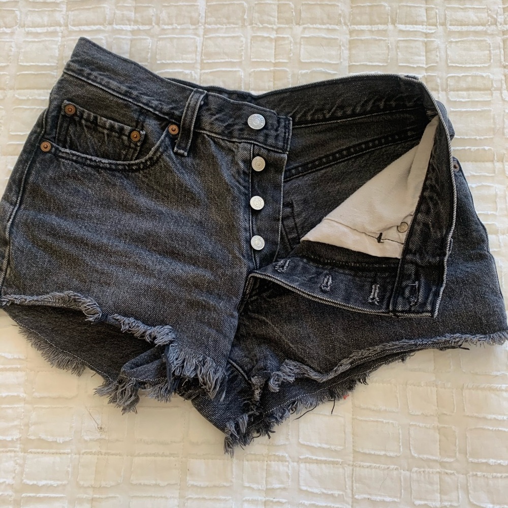 LEVIS 501 Shorts - Picture 2 of 4